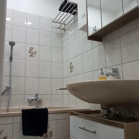 Alt-refrath Apartment *
